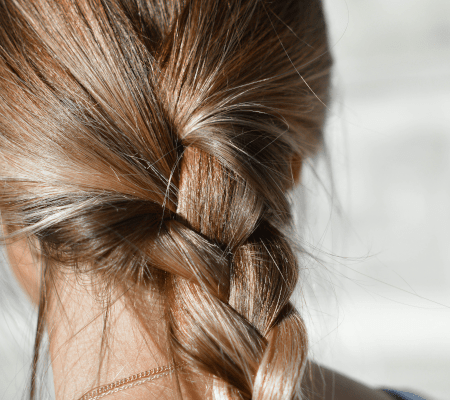 Nadmierne przetłuszczanie się włosów – porady